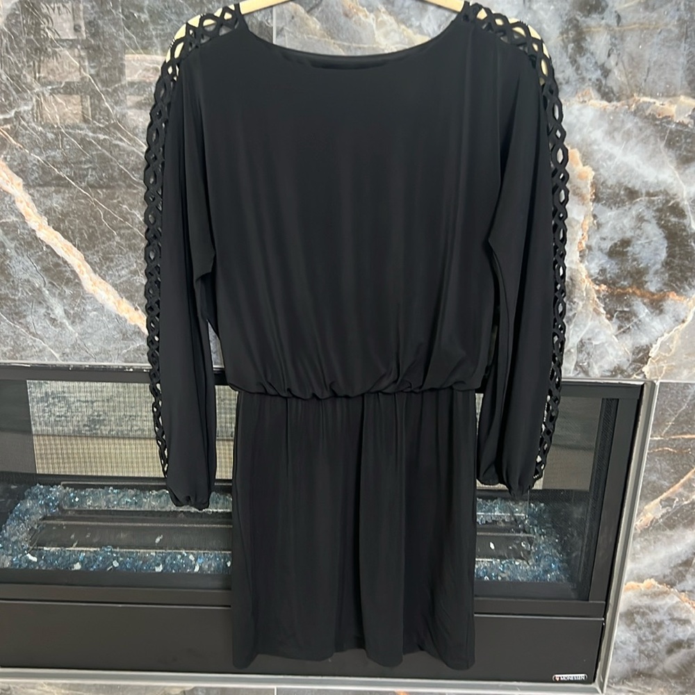 WHITEHOUSE BLACK MARKET short black dress (S)